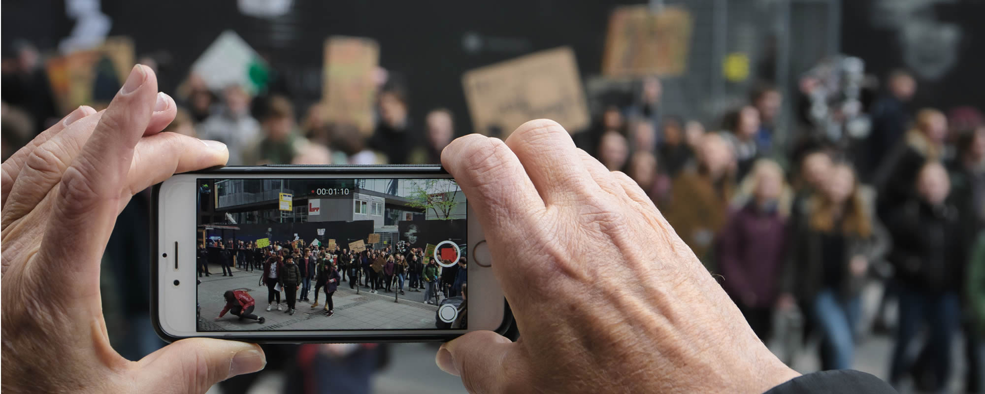 Crowd video streamed using mobile phone